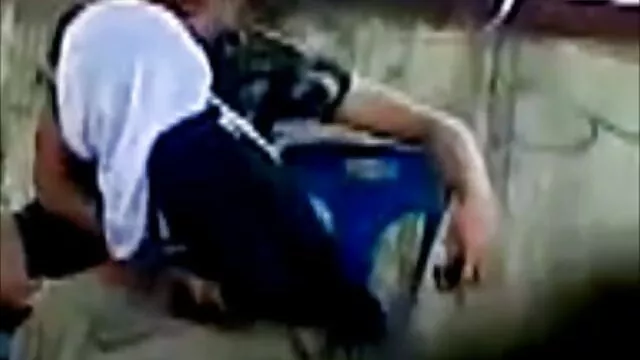 ქმარი დიდი ძუძუები fuck მისი მეუღლე ერთად მაგიდასთან სადილის შემდეგ.